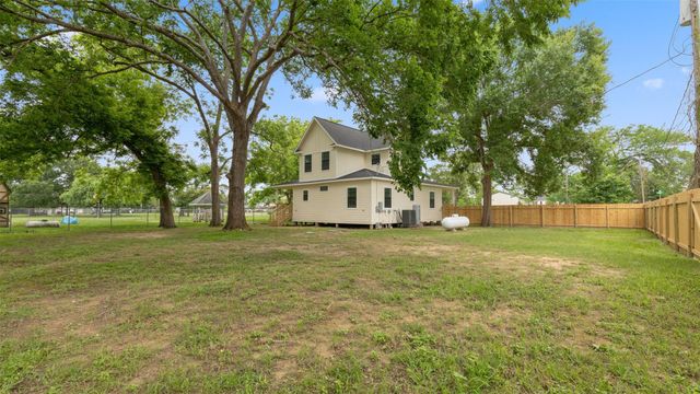 10002 Wilma Lane, Beach City, TX 77523