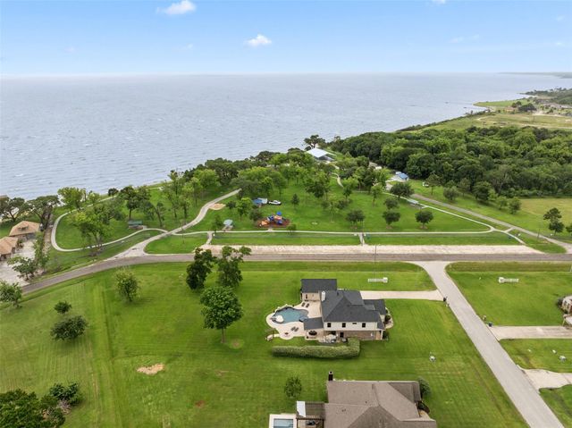 10002 Wilma Lane, Beach City, TX 77523