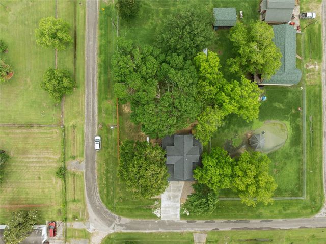 10002 Wilma Lane, Beach City, TX 77523