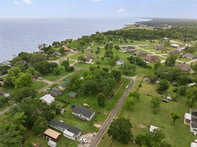 10002 Wilma Lane, Beach City, TX 77523