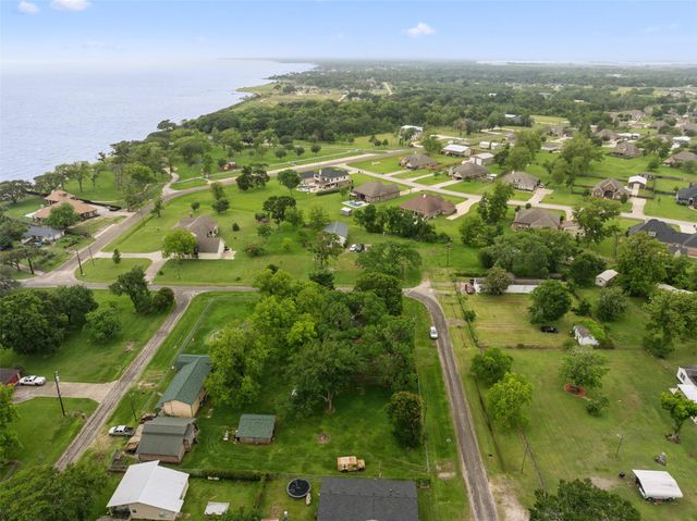 10002 Wilma Lane, Beach City, TX 77523