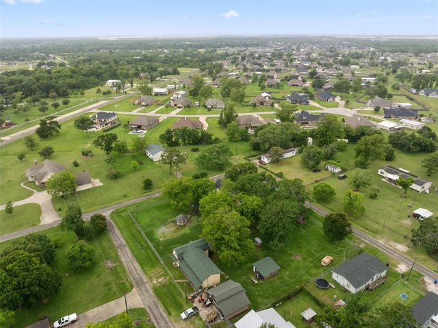 10002 Wilma Lane, Beach City, TX 77523