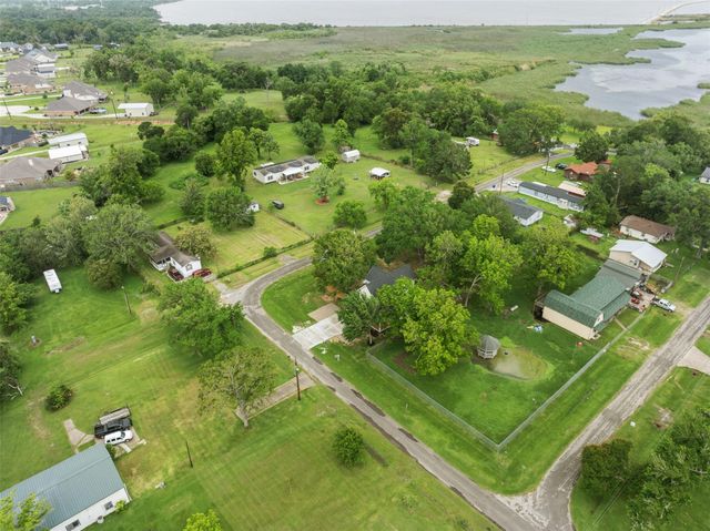 10002 Wilma Lane, Beach City, TX 77523