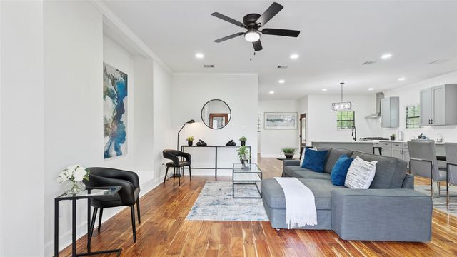 10002 Wilma Lane, Beach City, TX 77523