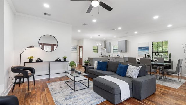 10002 Wilma Lane, Beach City, TX 77523