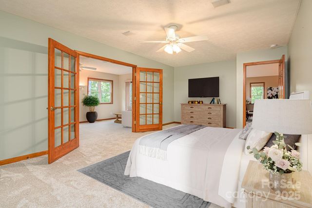 299 Carriage Summitt Way, Hendersonville, NC 28791