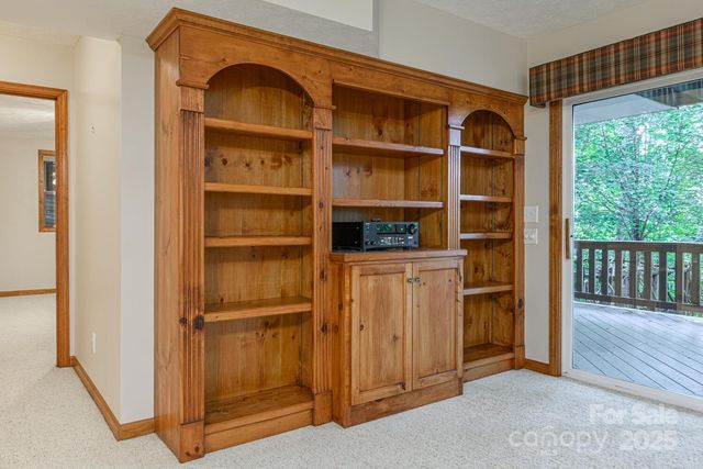 299 Carriage Summitt Way, Hendersonville, NC 28791