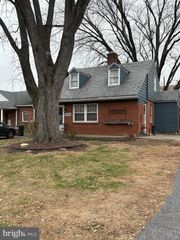 1439 GLEN MOORE CIR, Lancaster, PA 17601