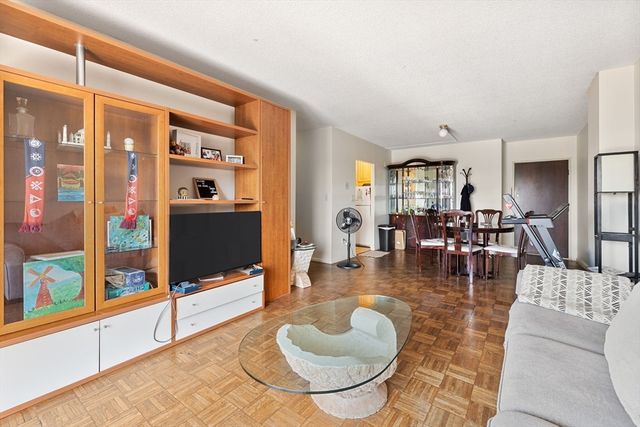 2353 Massachusetts 72, Cambridge, MA 02140