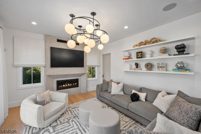 21 Harvey Dr, Millburn Twp., NJ 07078