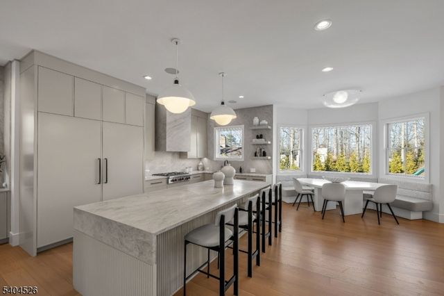 21 Harvey Dr, Millburn Twp., NJ 07078