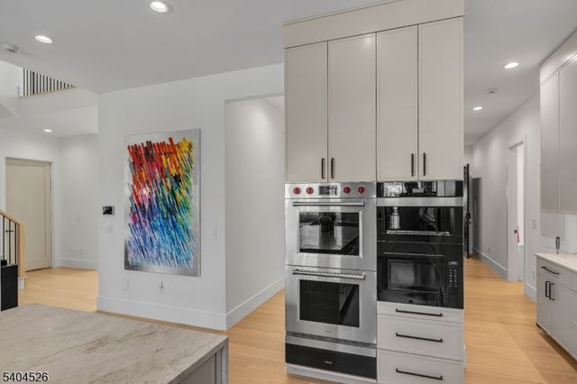 21 Harvey Dr, Millburn Twp., NJ 07078