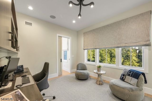 21 Harvey Dr, Millburn Twp., NJ 07078