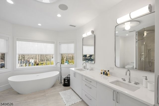 21 Harvey Dr, Millburn Twp., NJ 07078