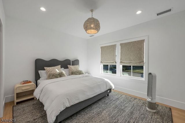 21 Harvey Dr, Millburn Twp., NJ 07078