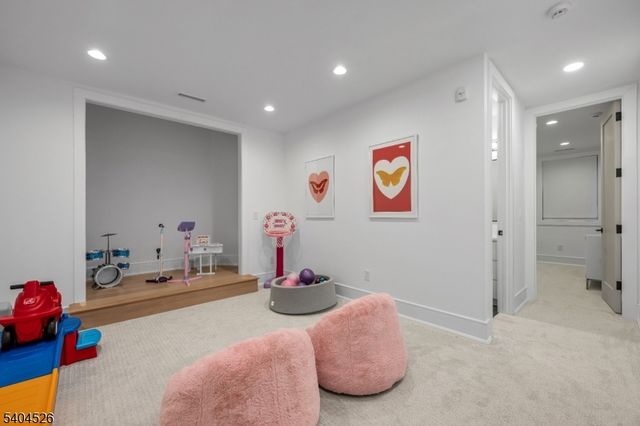 21 Harvey Dr, Millburn Twp., NJ 07078