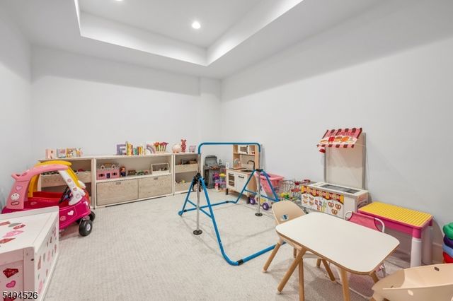 21 Harvey Dr, Millburn Twp., NJ 07078