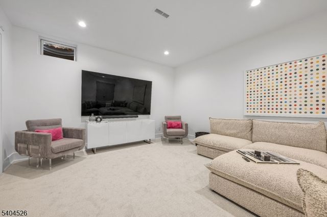 21 Harvey Dr, Millburn Twp., NJ 07078