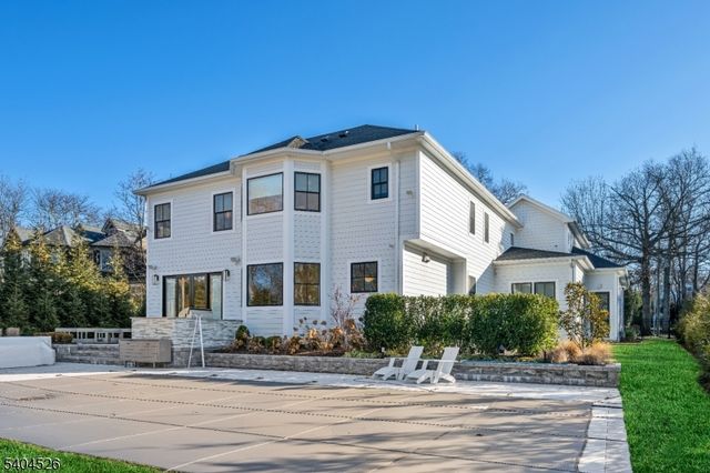 21 Harvey Dr, Millburn Twp., NJ 07078