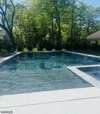 21 Harvey Dr, Millburn Twp., NJ 07078