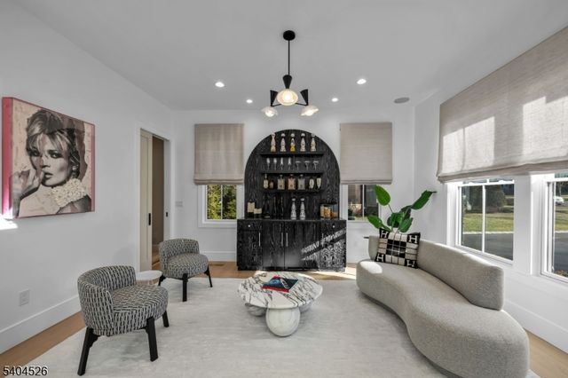 21 Harvey Dr, Millburn Twp., NJ 07078