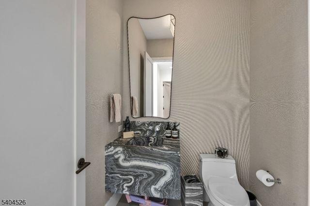 21 Harvey Dr, Millburn Twp., NJ 07078