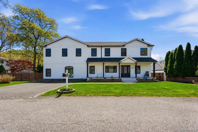 18 Pond Road, Holbrook, NY 11741