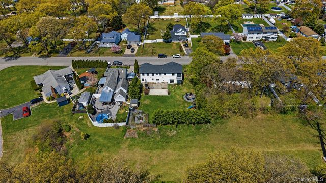 18 Pond Road, Holbrook, NY 11741