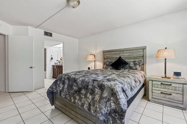 1000 SW 125th Avenue 211, Pembroke Pines, FL 33027