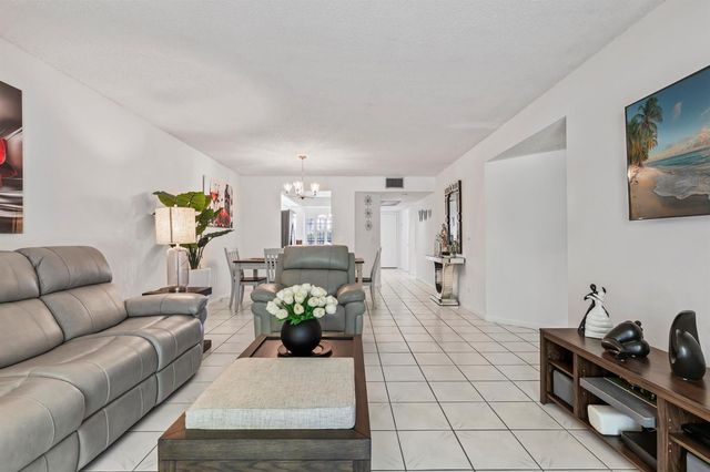 1000 SW 125th Avenue 211, Pembroke Pines, FL 33027