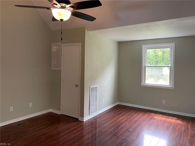 1104 Creekside CT, Virginia Beach, VA 23453