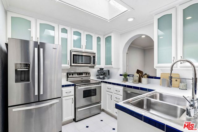 916 N Alfred Street 6, Los Angeles, CA 90069