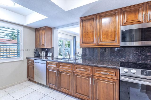 1660 NE 25th Ave, Pompano Beach, FL 33062