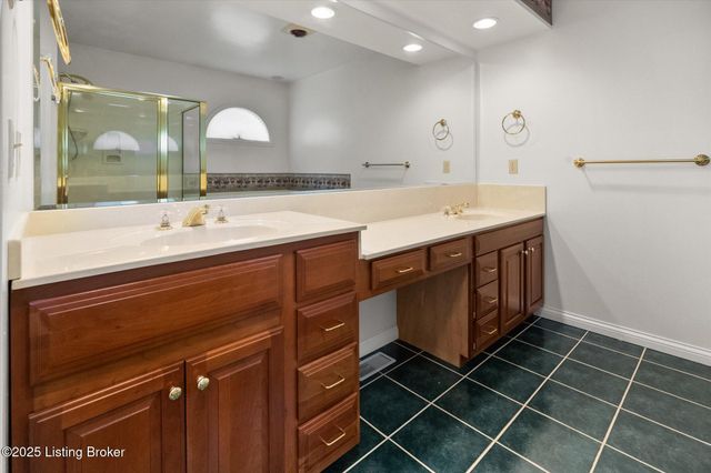 181 Plane Tree Ct, Shepherdsville, KY 40165