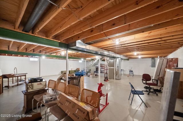 181 Plane Tree Ct, Shepherdsville, KY 40165