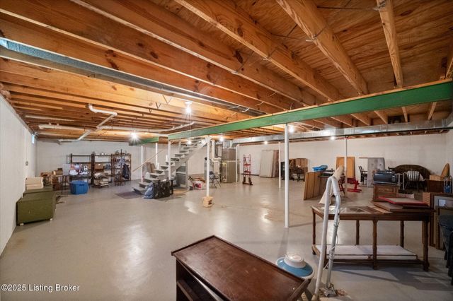 181 Plane Tree Ct, Shepherdsville, KY 40165