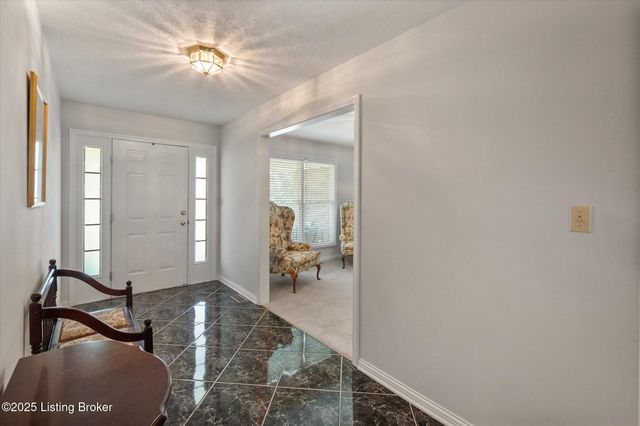 181 Plane Tree Ct, Shepherdsville, KY 40165