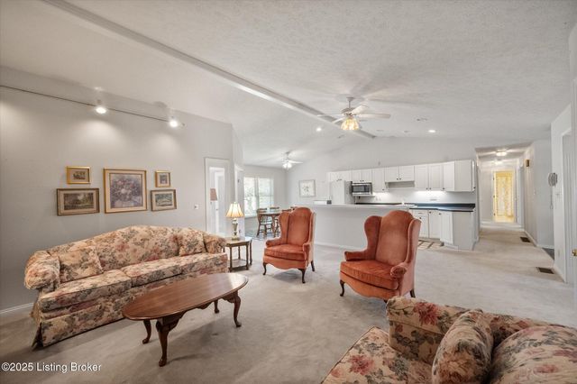 181 Plane Tree Ct, Shepherdsville, KY 40165