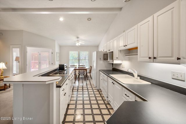 181 Plane Tree Ct, Shepherdsville, KY 40165