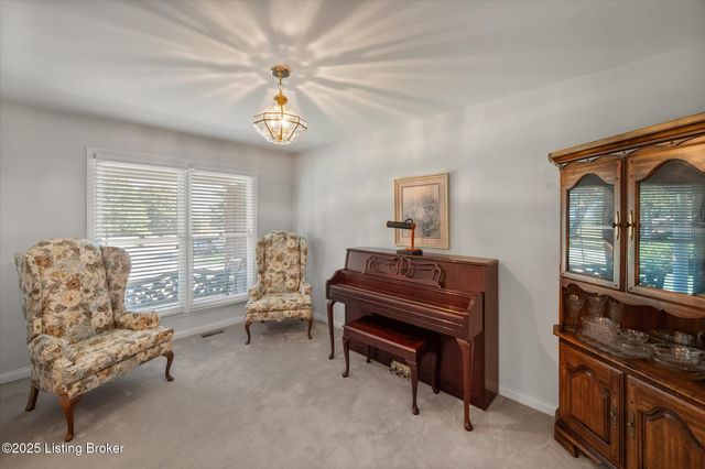 181 Plane Tree Ct, Shepherdsville, KY 40165