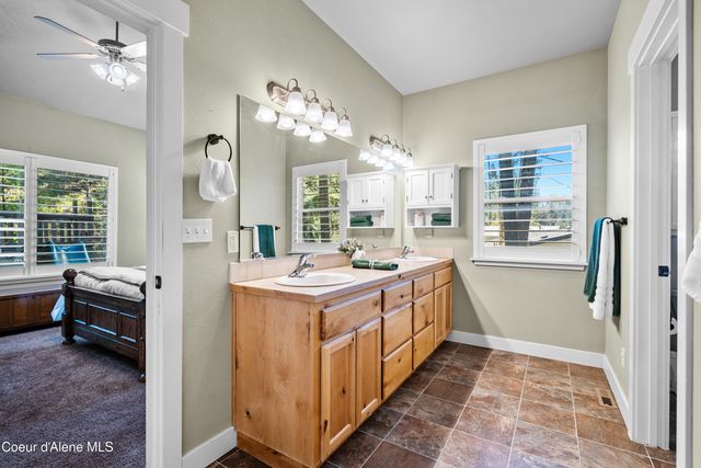 24544 N Dockside LN, Rathdrum, ID 83858