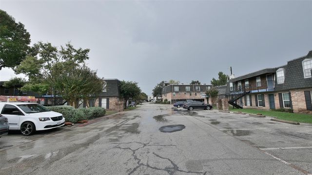 9025 Gaylord Drive 3, Houston, TX 77024