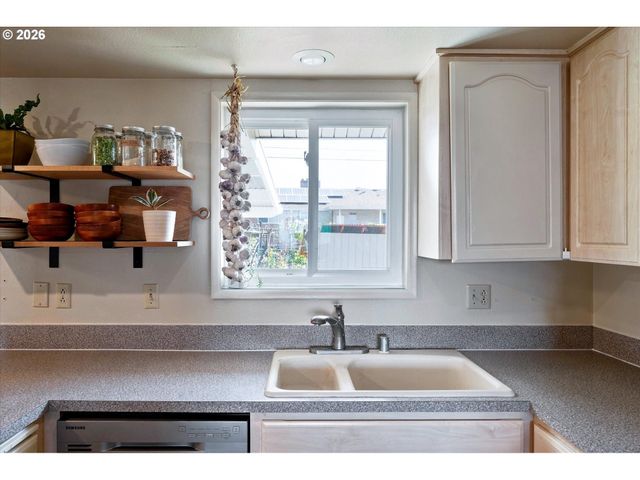 4201 CENTER St, Washougal, WA 98671