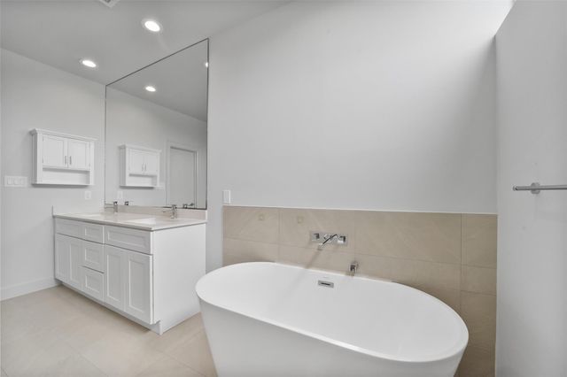 6809 Rocinante Lane, Houston, TX 77092