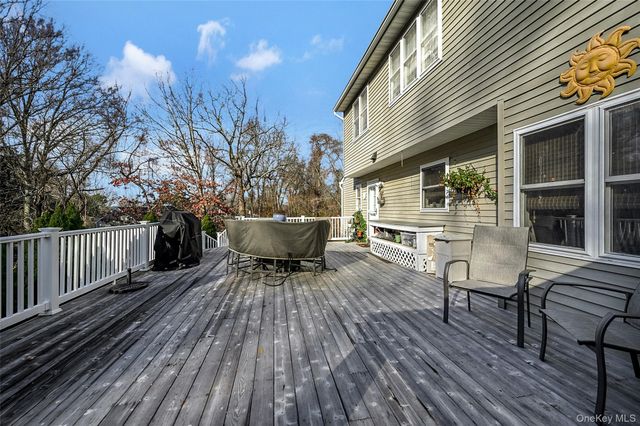 4 Apple Lane, Wading River, NY 11792