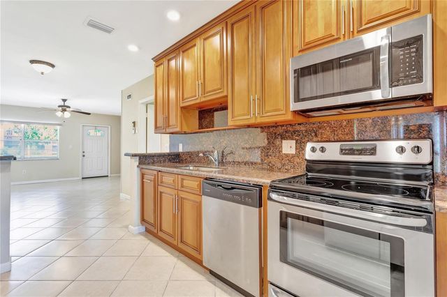 7290 NW 1st Street 205, Margate, FL 33063