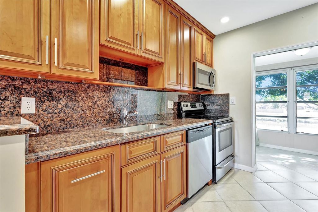 7290 NW 1st Street 205, Margate, FL 33063