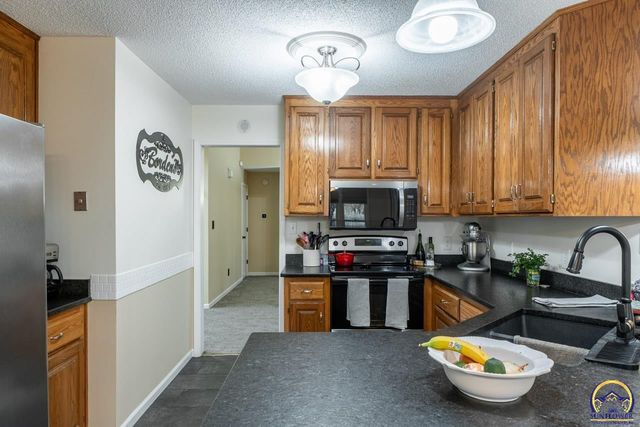 6239 SW 38th PL, Topeka, KS 66610