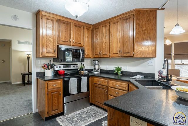 6239 SW 38th PL, Topeka, KS 66610