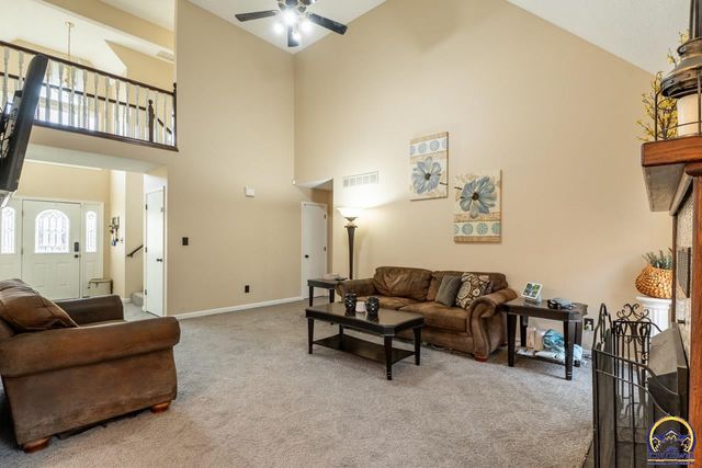 6239 SW 38th PL, Topeka, KS 66610